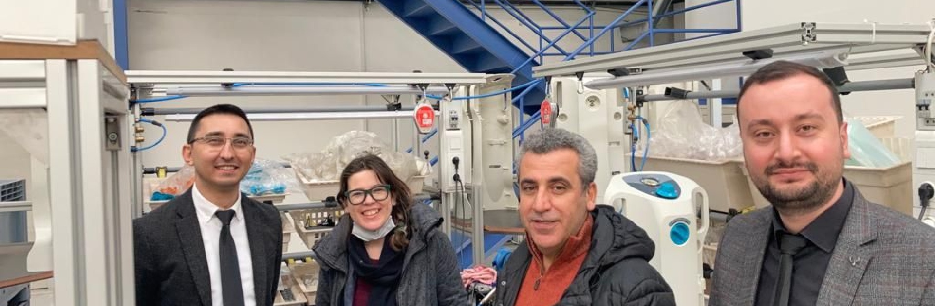  .Profe. Dr. Dilek Çökeliler y Prof. Dr. Recibimos a Hilal Göktaş en nuestra fábrica.